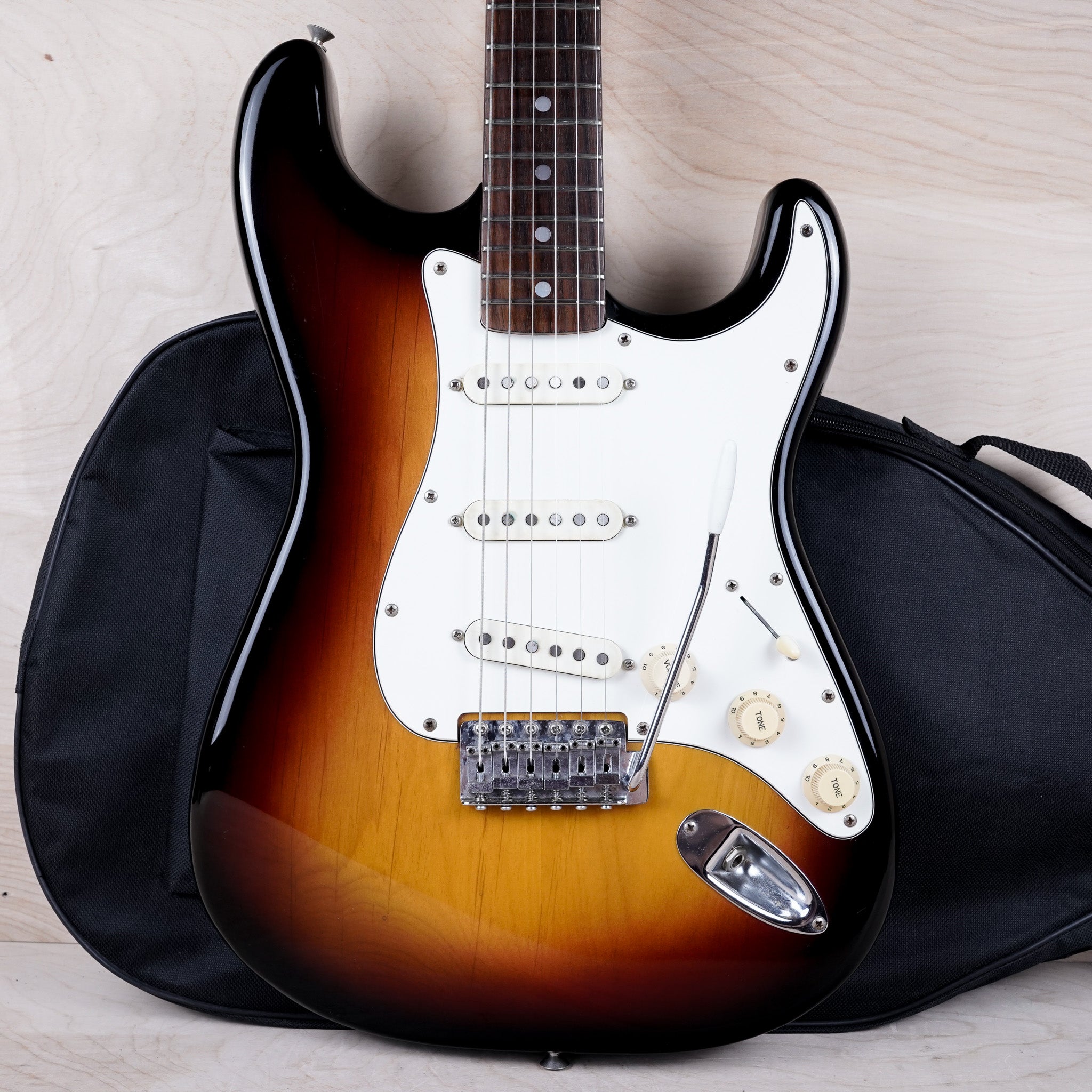 ギター Tokai Silver Star SS-60 1981 Sunburst Tokai Silver Star SS60 1981 quick overview - YouTube