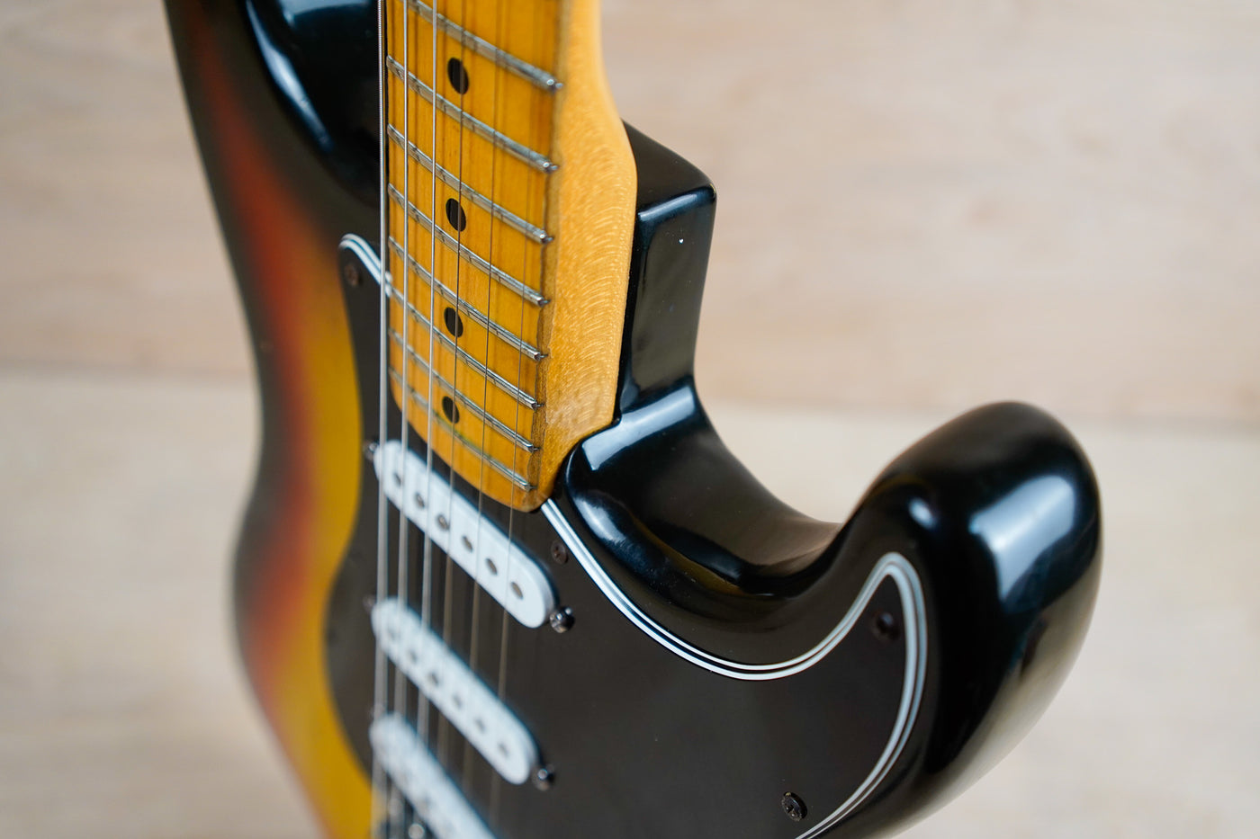 Fender Stratocaster 1977 Sunburst USA Vintage w/ Hard Case