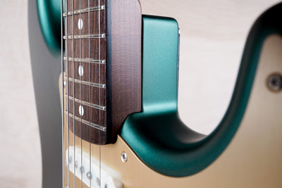 Fender FSR Traditional II '60s Stratocaster MIJ 2023 Sherwood Green Metallic w/ Gold Competition Stripe w/ Bag