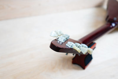 Gibson Flying V '67 w/ EMG Pickups 1999 Cherry w/ OHSC