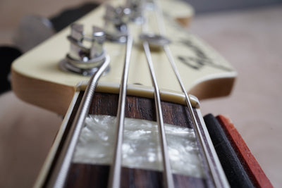 Fender FSR American Vintage '70s Jazz Bass 2003 Olympic White USA AVRI w/ Hard Case