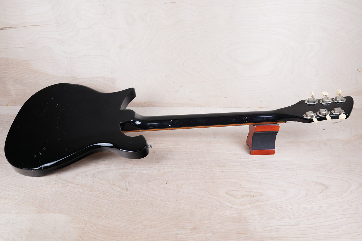 Rickenbacker 450 1981 Jetglo Vintage w/ Hard Case