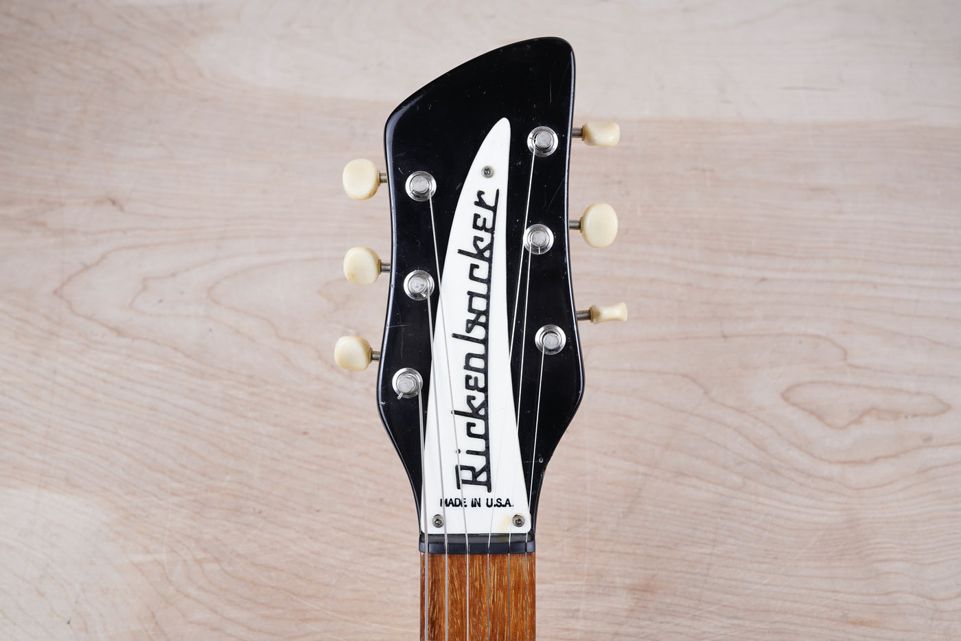 Rickenbacker 450 1981 Jetglo Vintage w/ Hard Case