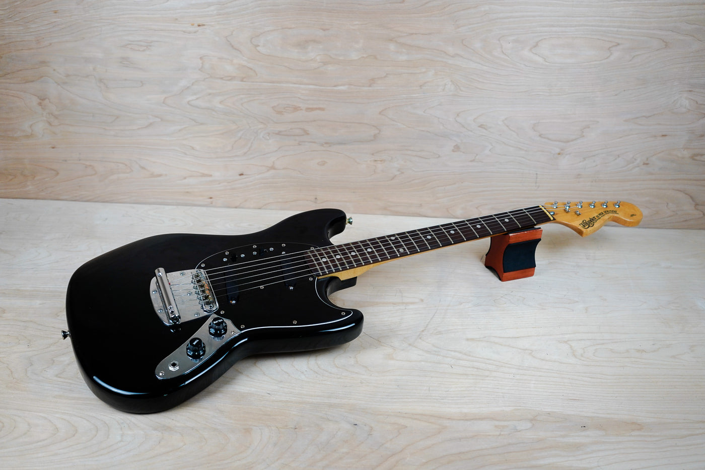 Suzuki Thunder Super Sound Brazen Picker Professional Series MIJ Mustang 1970's Black Made in Japan w/ Hard Case