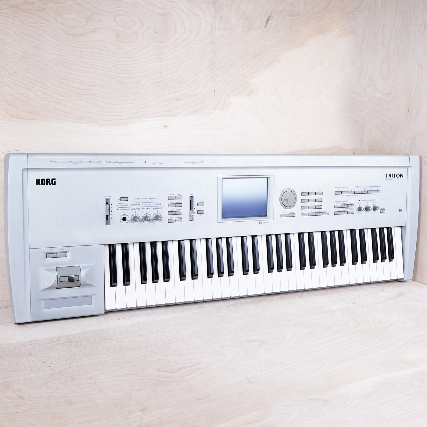 Korg Triton 61-Key 62-Voice Polyphonic Workstation Keyboard Silver w/ Power Cable