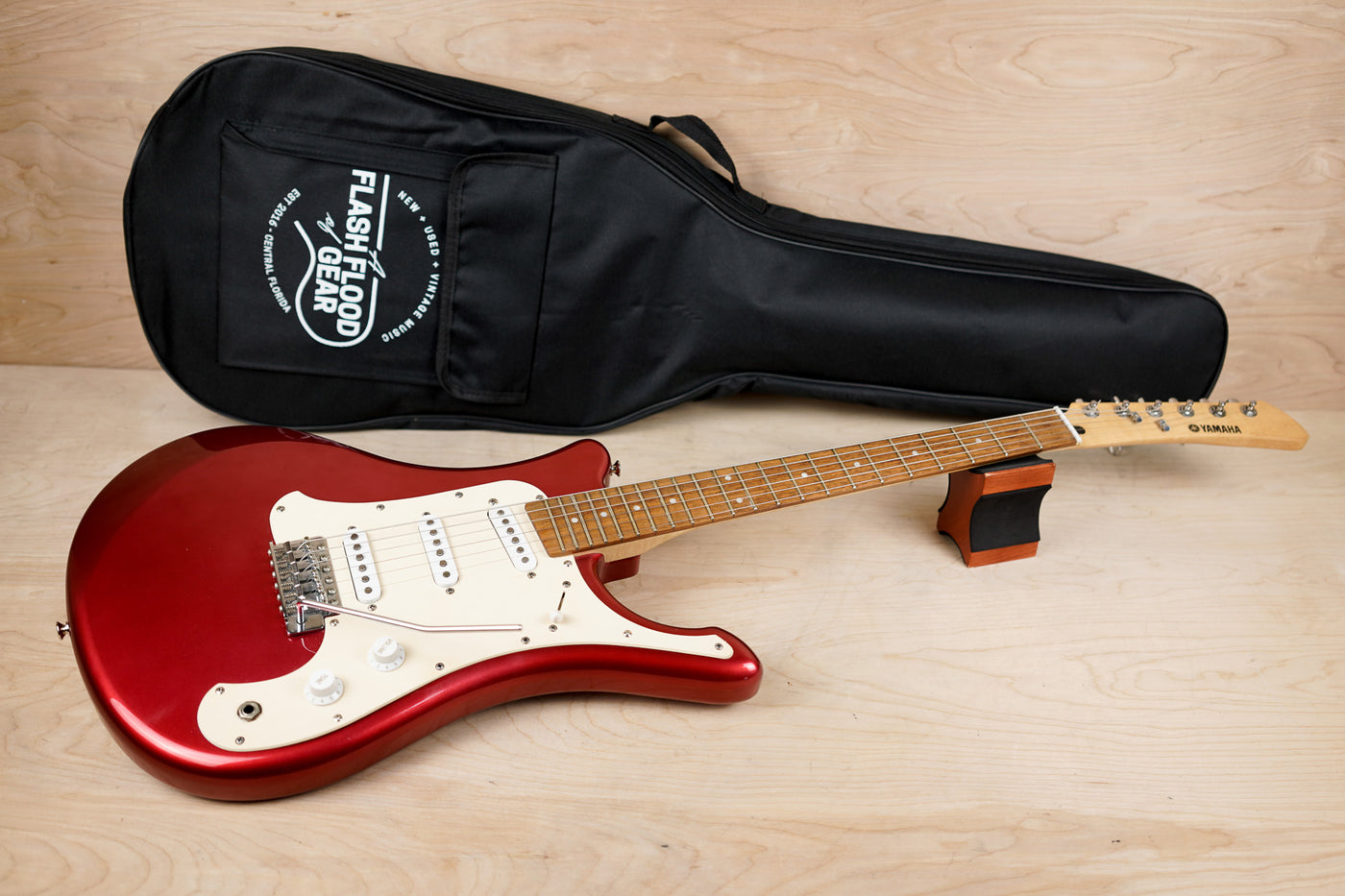Yamaha EGV103C Flying Samurai 2005 Candy Apple Red w/ Bag