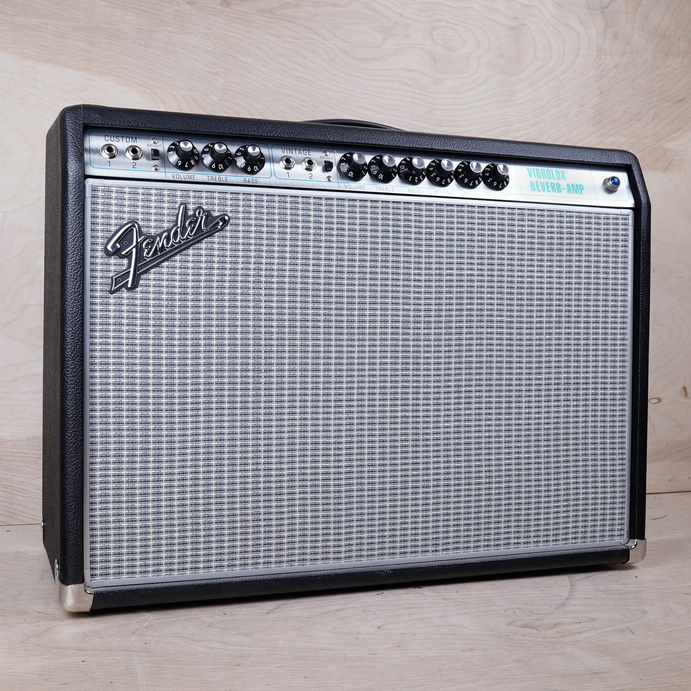 Fender '68 Custom Vibrolux Reverb-Amp 2-Channel 35-Watt 2x10" Guitar Combo w/ Footswitch, Cover