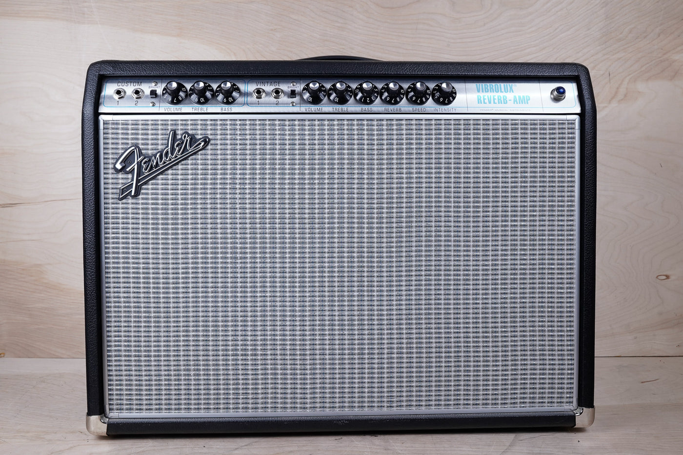 Fender '68 Custom Vibrolux Reverb-Amp 2-Channel 35-Watt 2x10" Guitar Combo w/ Footswitch, Cover