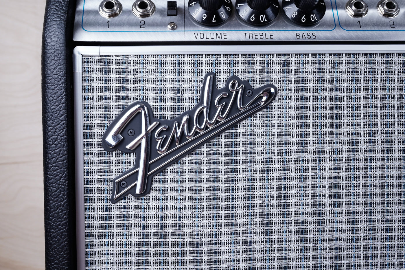 Fender '68 Custom Vibrolux Reverb-Amp 2-Channel 35-Watt 2x10" Guitar Combo w/ Footswitch, Cover