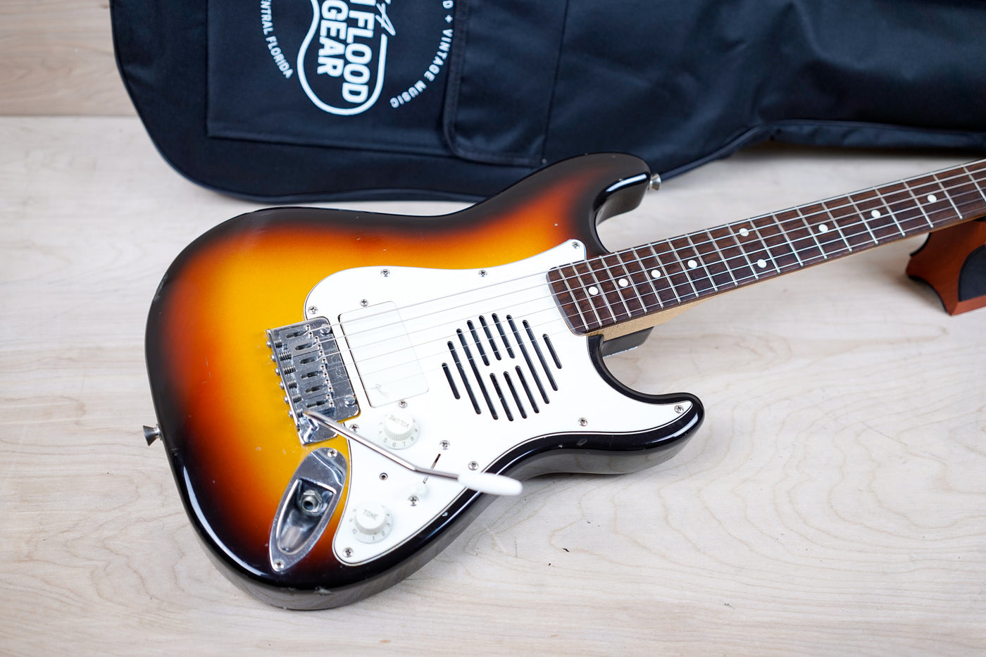 Fender ST-Champ Mini Stratocaster with Built In Speaker CIJ 1997 Sunburst w/ Bag