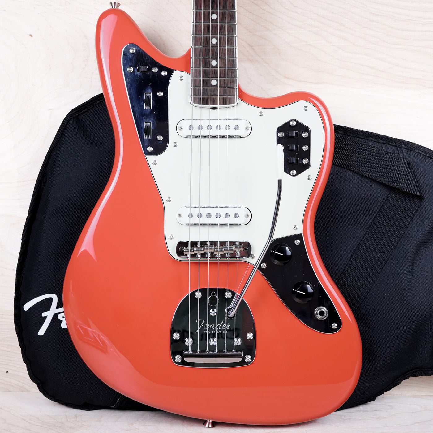 Fender FSR Traditional II '60s Jaguar MIJ 2025 Fiesta Red USA Pure Vintage Pickups Japan Exclusive w/ Bag