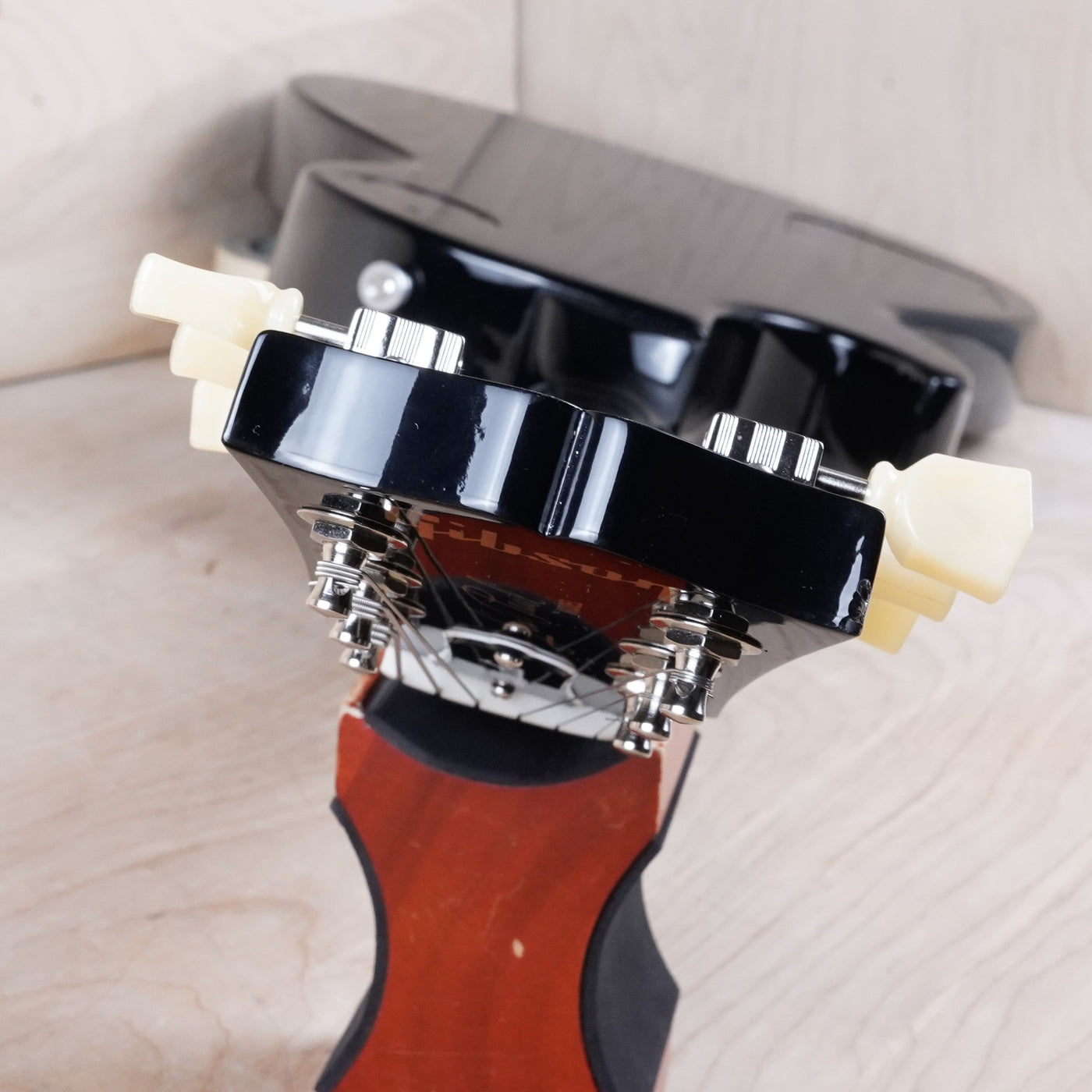 Gibson Les Paul Studio 2024 Dark Purple Burst w/ Original Soft Case