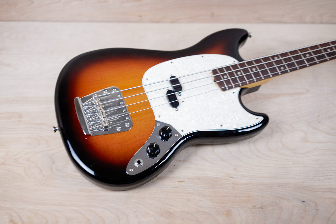 Fender Vintera '60s Mustang Bass 2019 Sunburst w/ Fender Hard Case