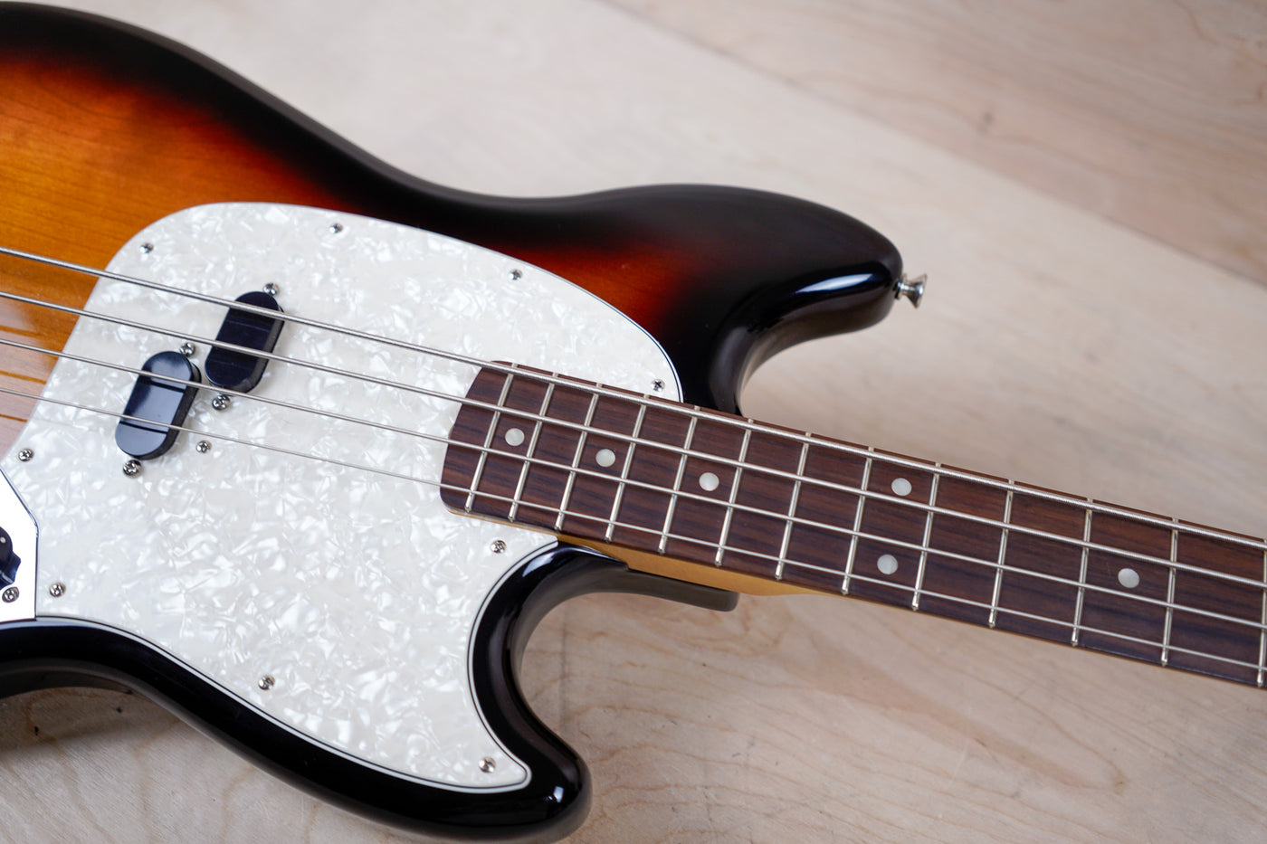 Fender Vintera '60s Mustang Bass 2019 Sunburst w/ Fender Hard Case