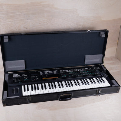 Yamaha DX7IID 61-Key 16-Voice Digital Synthesizer 100V Black 1980s w/ Hard Case