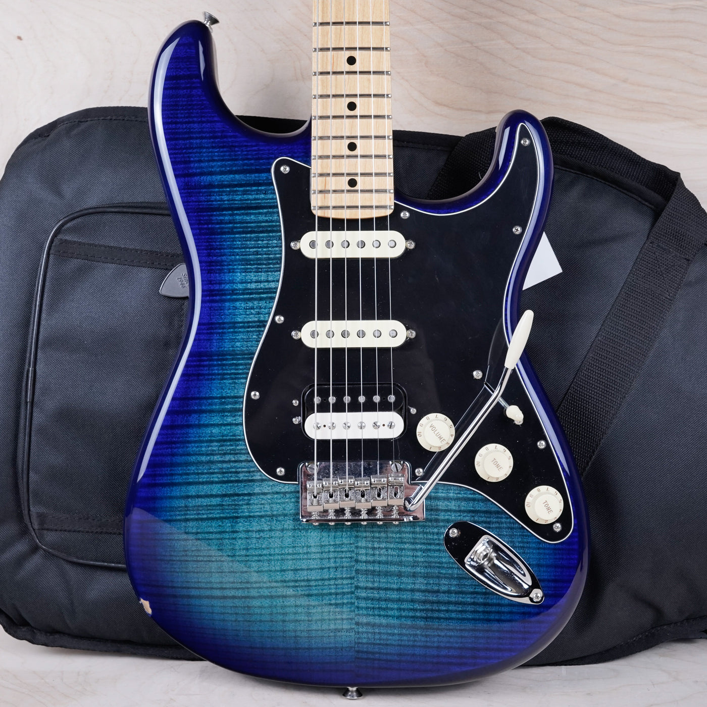 Fender Limited Edition Player Stratocaster HSS Plus Top 2020 Blue Burst w/ Bag