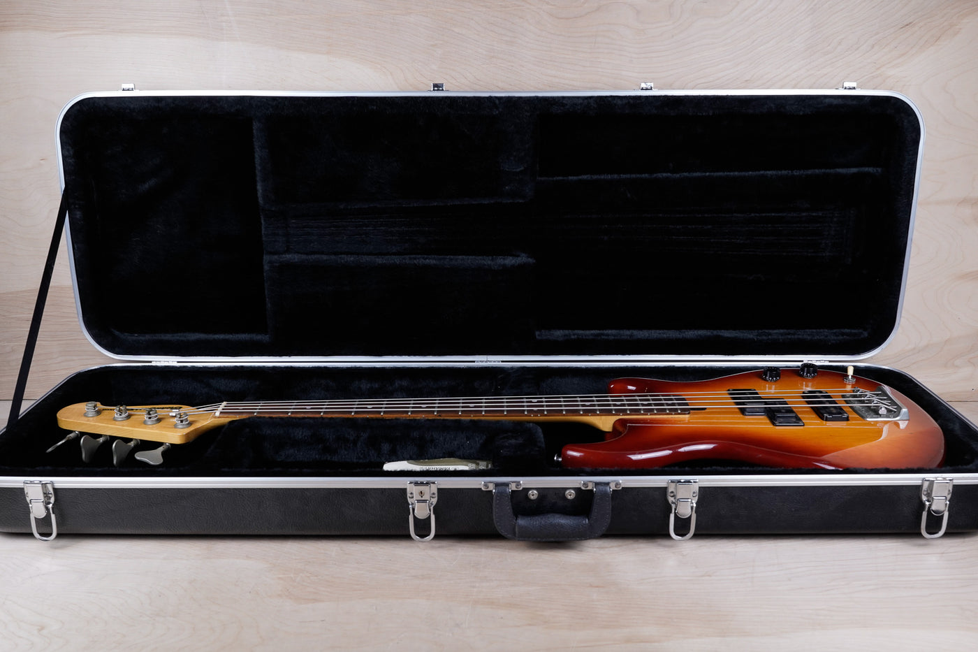 Yamaha Broad Bass BBVII MIJ 1982 Sunburst Vintage Made in Japan w/ Hard Case
