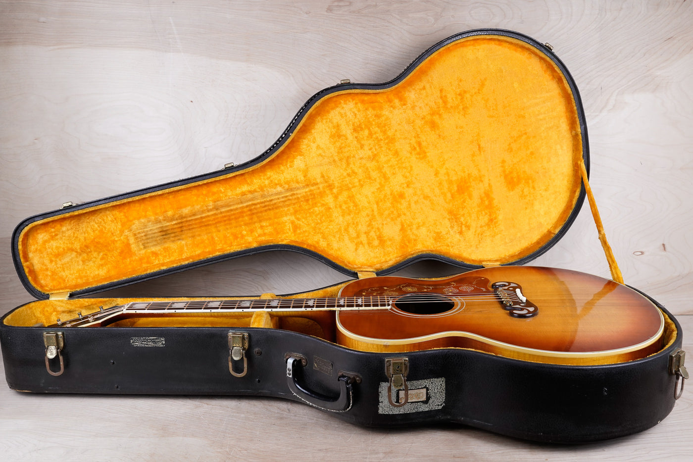 Gibson J-200 1964 Sunburst Vintage Jumbo Acoustic Guitar w/ OHSC