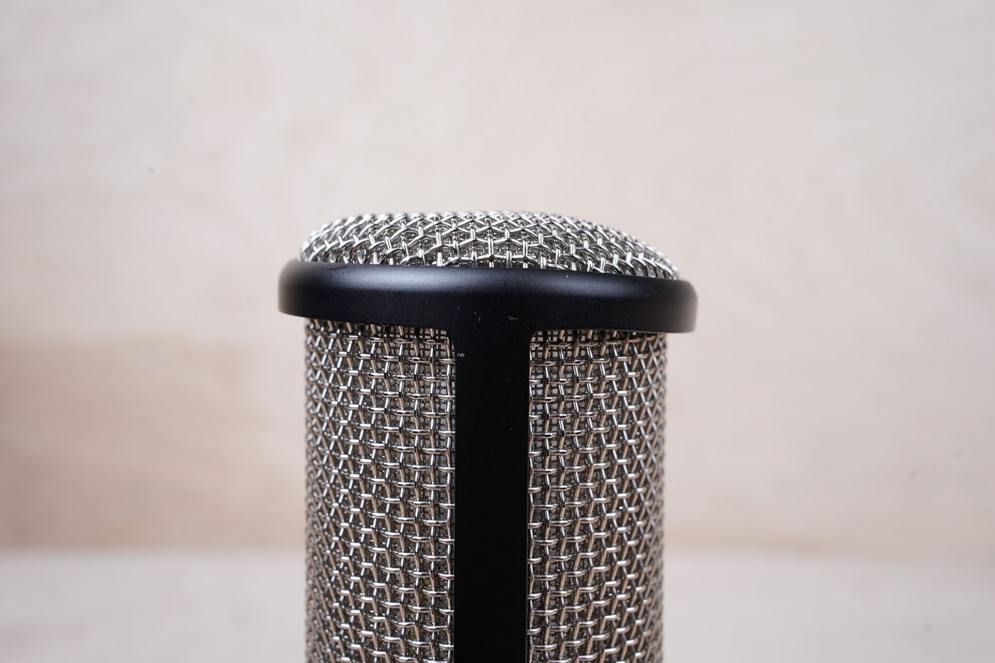 AKG P420 Perception 420 Multi-Pattern Large-Diapraghm Condenser Microphone