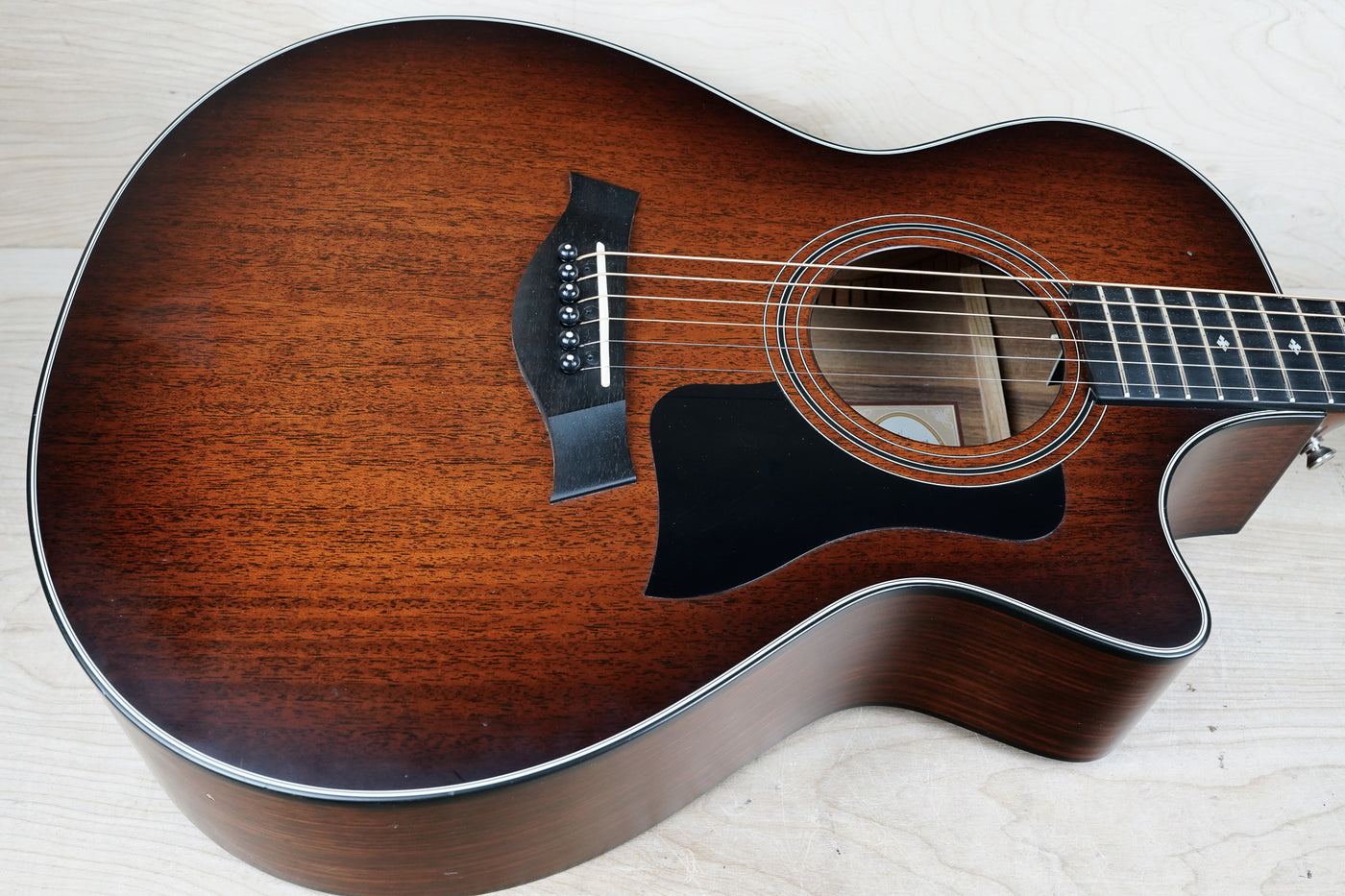 Taylor 322ce Tasmanian Blackwood 2016 Shaded Edgeburst USA w/ OHSC