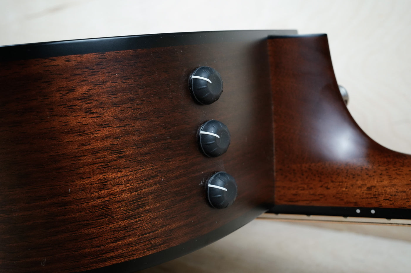 Taylor 322ce Tasmanian Blackwood 2016 Shaded Edgeburst USA w/ OHSC