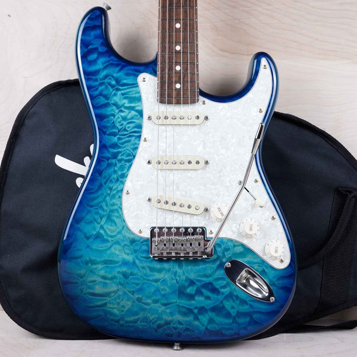 Fender ST62-AQB Stratocaster MIJ 2015 Aqua Burst Quilt Made in Japan w/ Bag