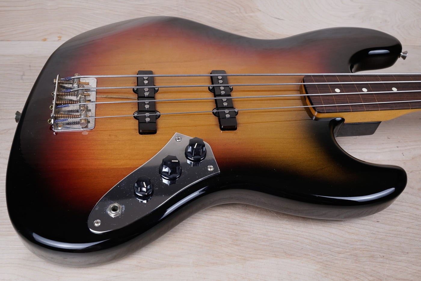 Fender JB62-77FL Fretless Jazz Bass Reissue CIJ 1997 Sunburst Japan w/ Bag