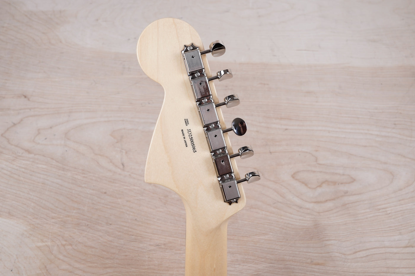 Fender Made in Japan 2025 Collection Traditional II '60s Jaguar 2025 Black w/ Sunburst Competition Stripe w/ Bag
