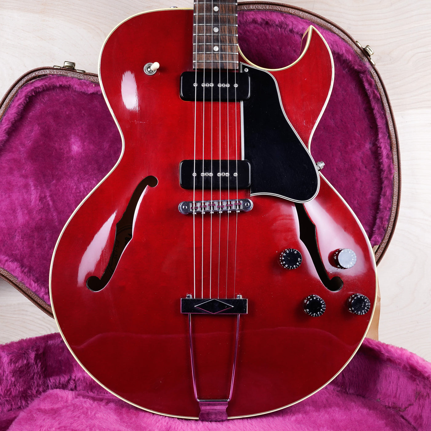 Gibson ES-135 P-100 Semi-Hollow Body Electric Guitar 1995 Cherry w/ OHSC