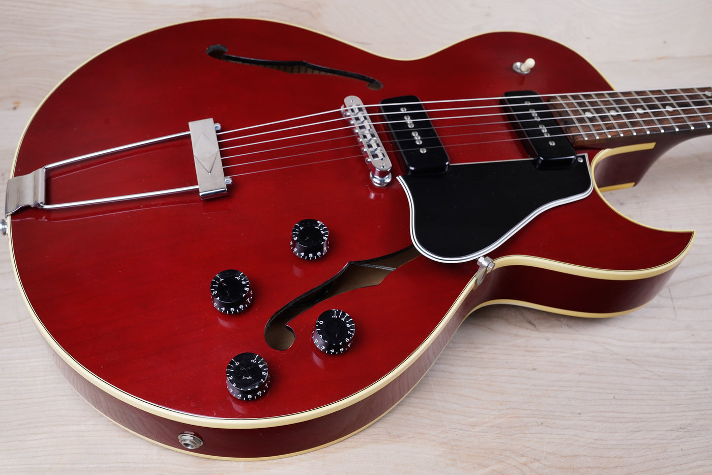 Gibson ES-135 P-100 Semi-Hollow Body Electric Guitar 1995 Cherry w/ OHSC