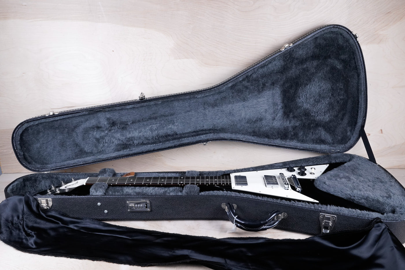 Gibson Flying V 2009 Ebony '67 Reissue Style w/ OHSC