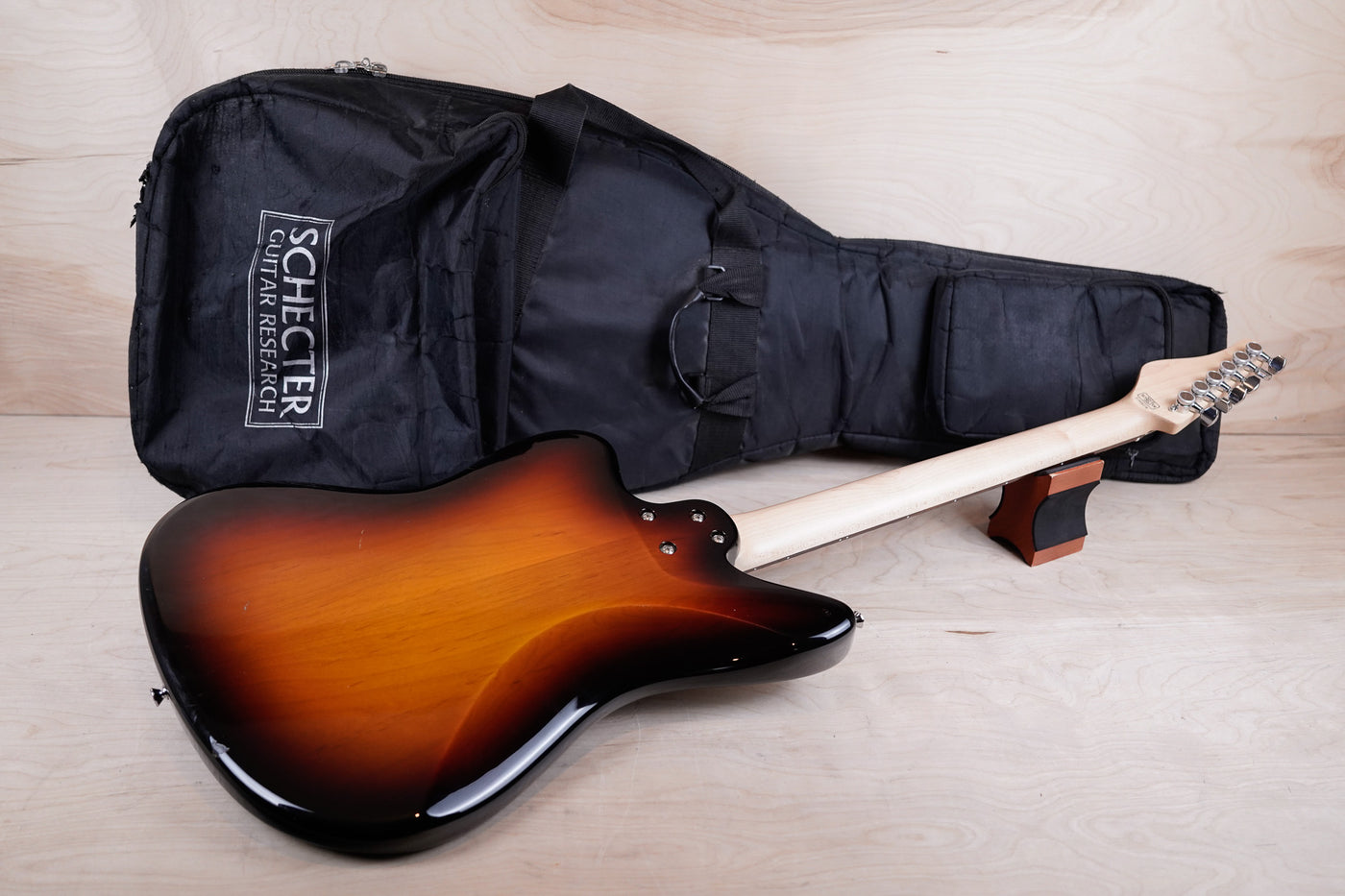 Schecter AR-06 MIJ 2014 Sunburst Offset Jaguar Style w/ Bag