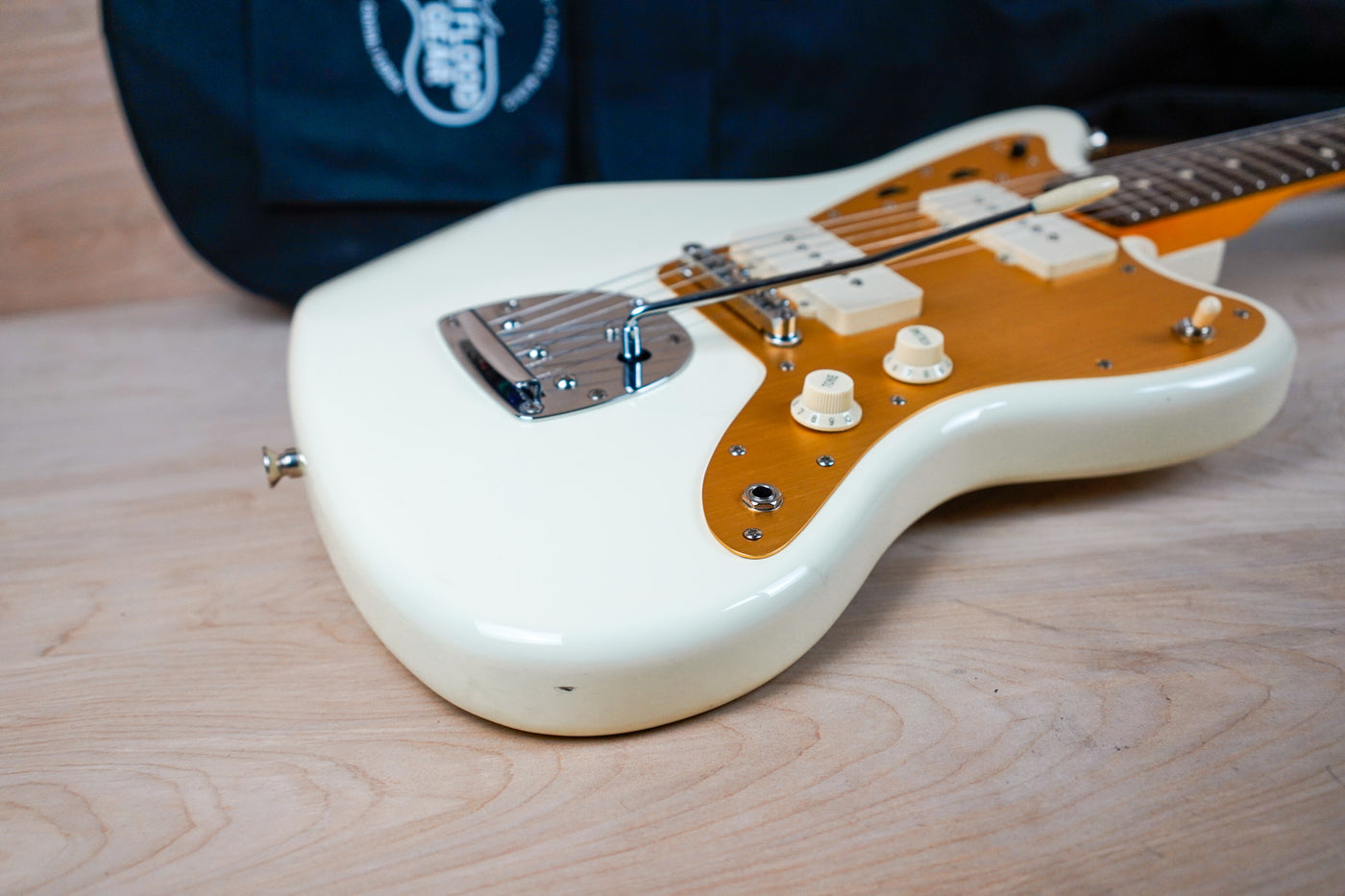 Squier J Mascis Jazzmaster 2020 Vintage White w/ Bag