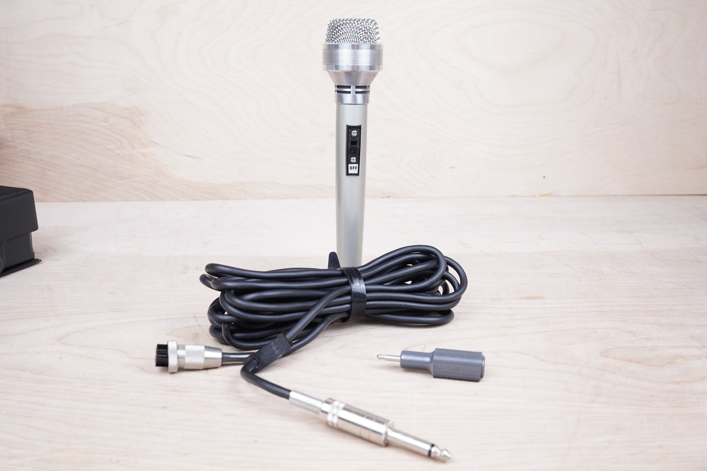 Foster MDF-619BC Unidirectional Dynamic Microphone 1969 Vintage Made in Japan w/ Case, Cable, Manual