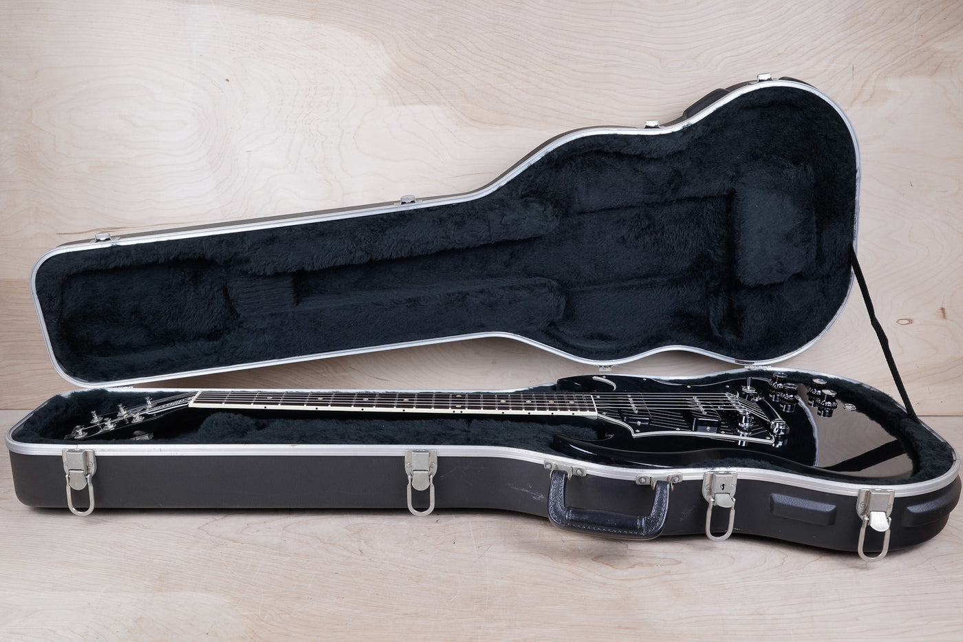 Gibson SG Classic 2004 Ebony w/ Hard Case