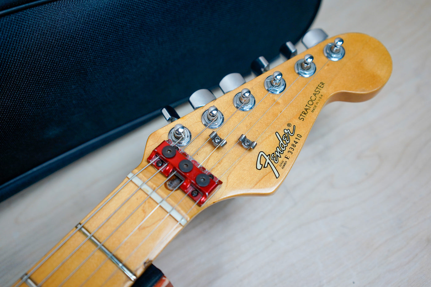 Fender American Stratocaster w/ Red Kahler Bridge 1984 Candy Apple Red Vintage USA w/ Bag