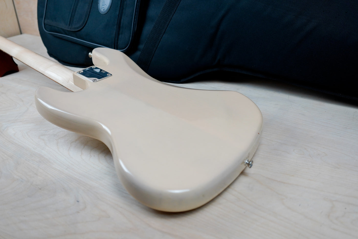 Fender Highway One Jazz Bass 2007 Honey Blonde Rosewood Fretboard Made in USA w/ Bag