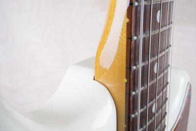 Fender MG-65 Mustang Reissue CIJ 2007 Vintage White US Vintage Grey Bobbin Pickups w/ Bag