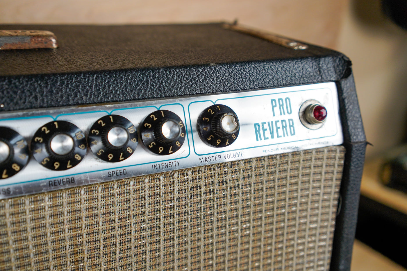 Fender Pro Reverb 2-Channel 70-Watt 2x12" Guitar Combo 1977 Vintage Silverface