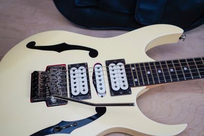 Ibanez PGM30 Paul Gilbert Signature with Lo-Pro Edge Tremolo MIJ 2000 White w/ Bag