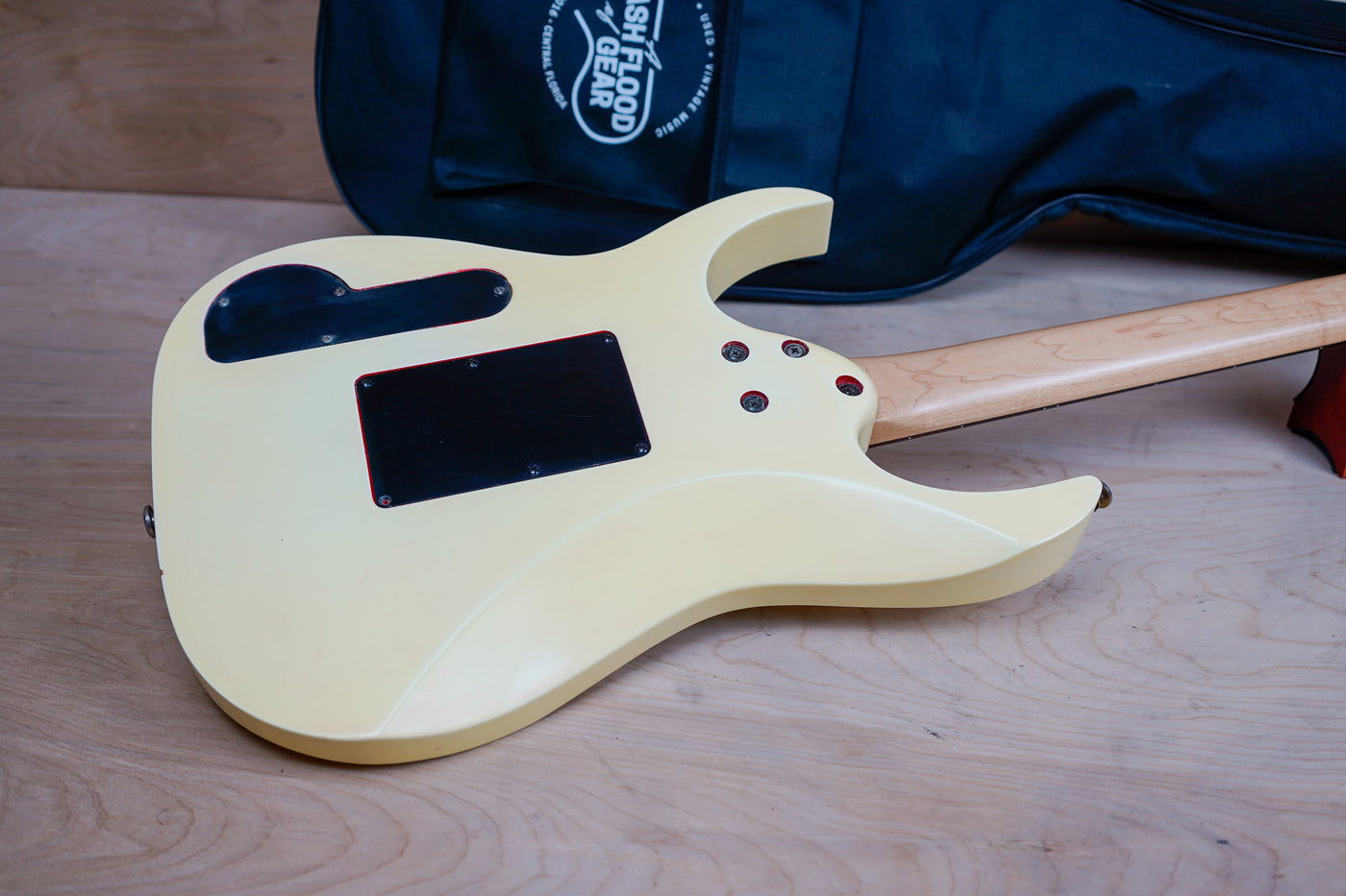Ibanez PGM30 Paul Gilbert Signature with Lo-Pro Edge Tremolo MIJ 2000 White w/ Bag