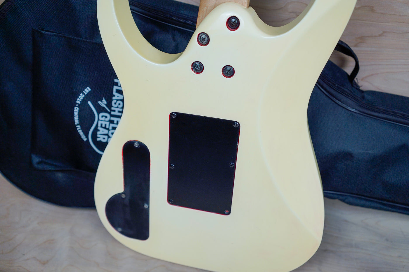 Ibanez PGM30 Paul Gilbert Signature with Lo-Pro Edge Tremolo MIJ 2000 White w/ Bag