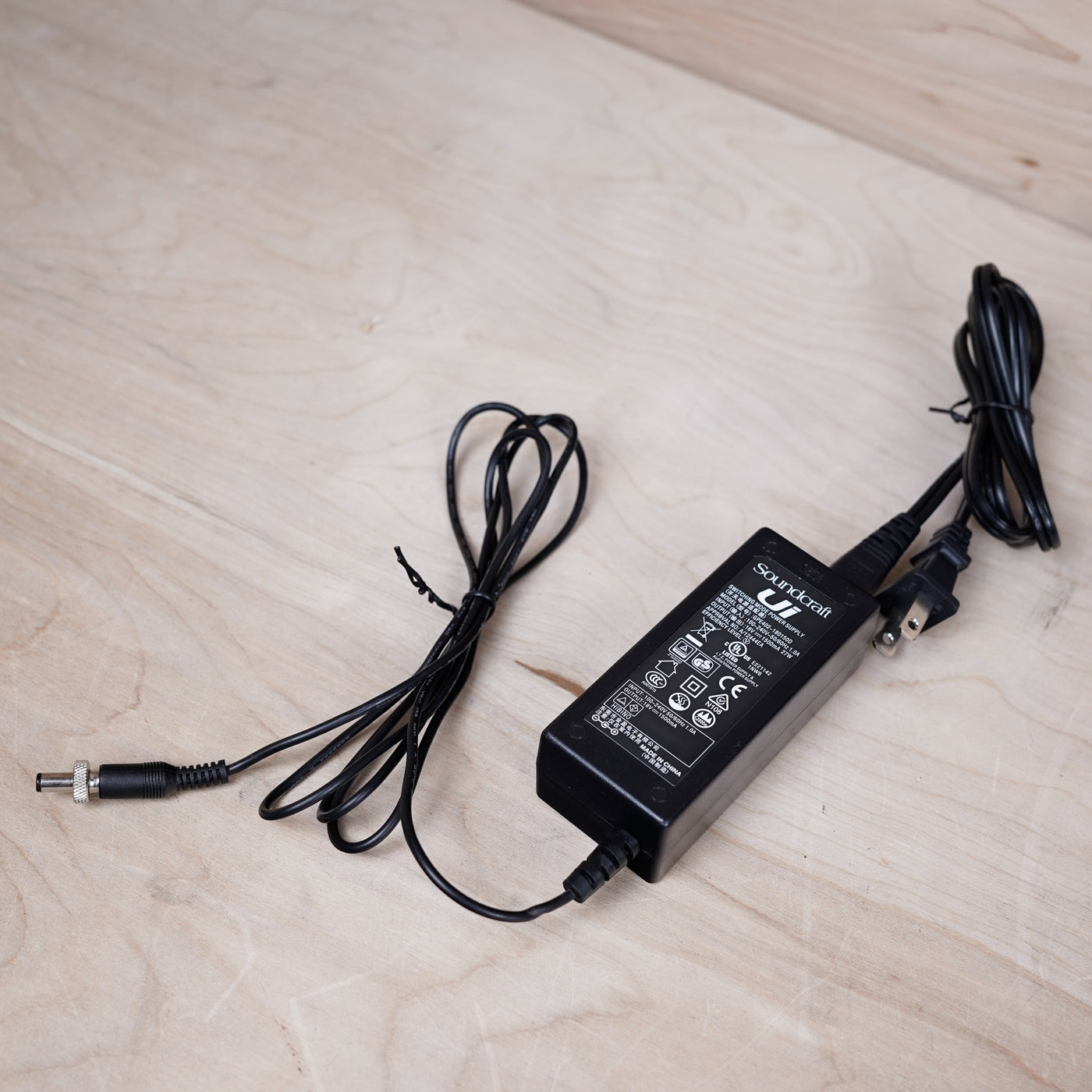 Soundcraft Ui-16 Rackmount 16-Channel Digital Mixer w/ WiFi Router