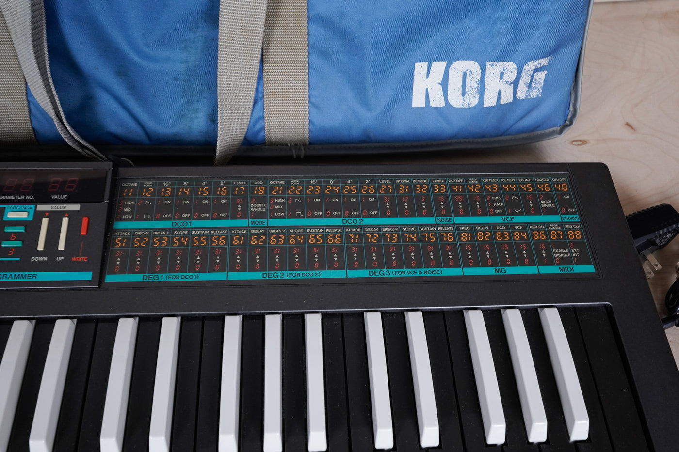 Korg Poly-800 Polyphonic Analog Synthesizer Reverse Key Version