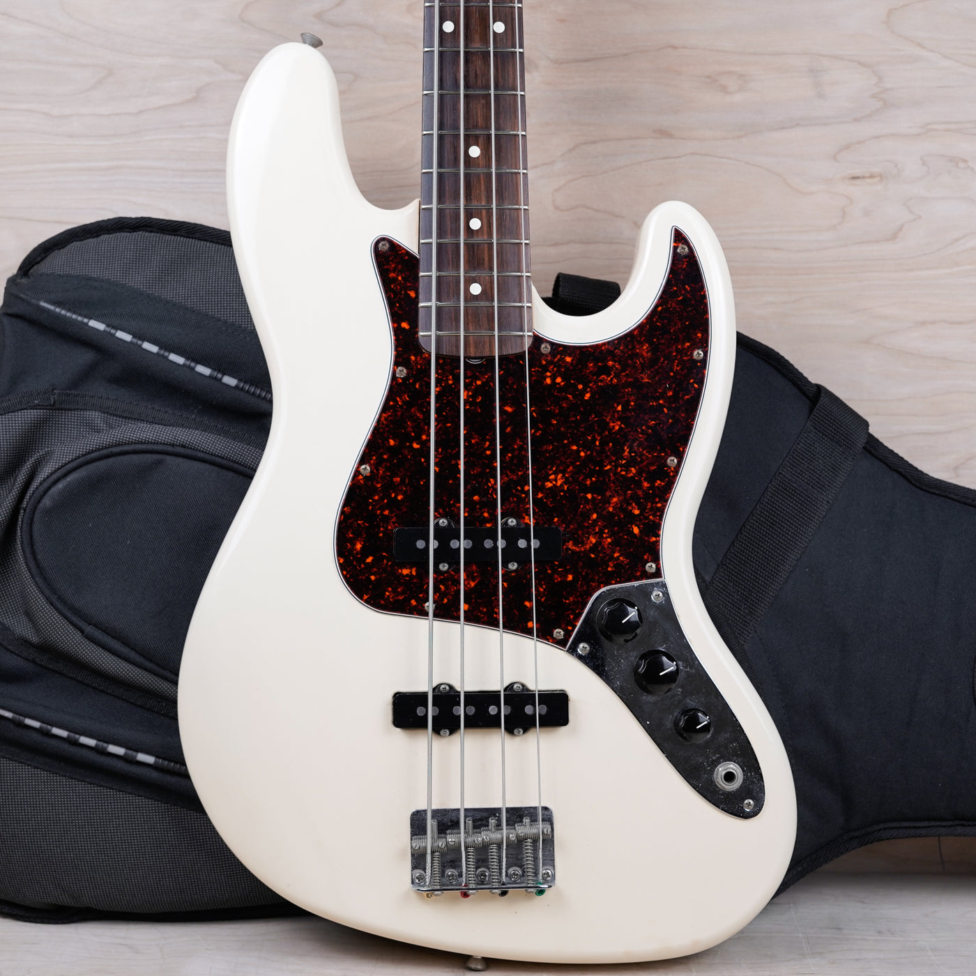 Fender Classic Series '60s Jazz Bass MIM 2004 Olympic White w/ Bag