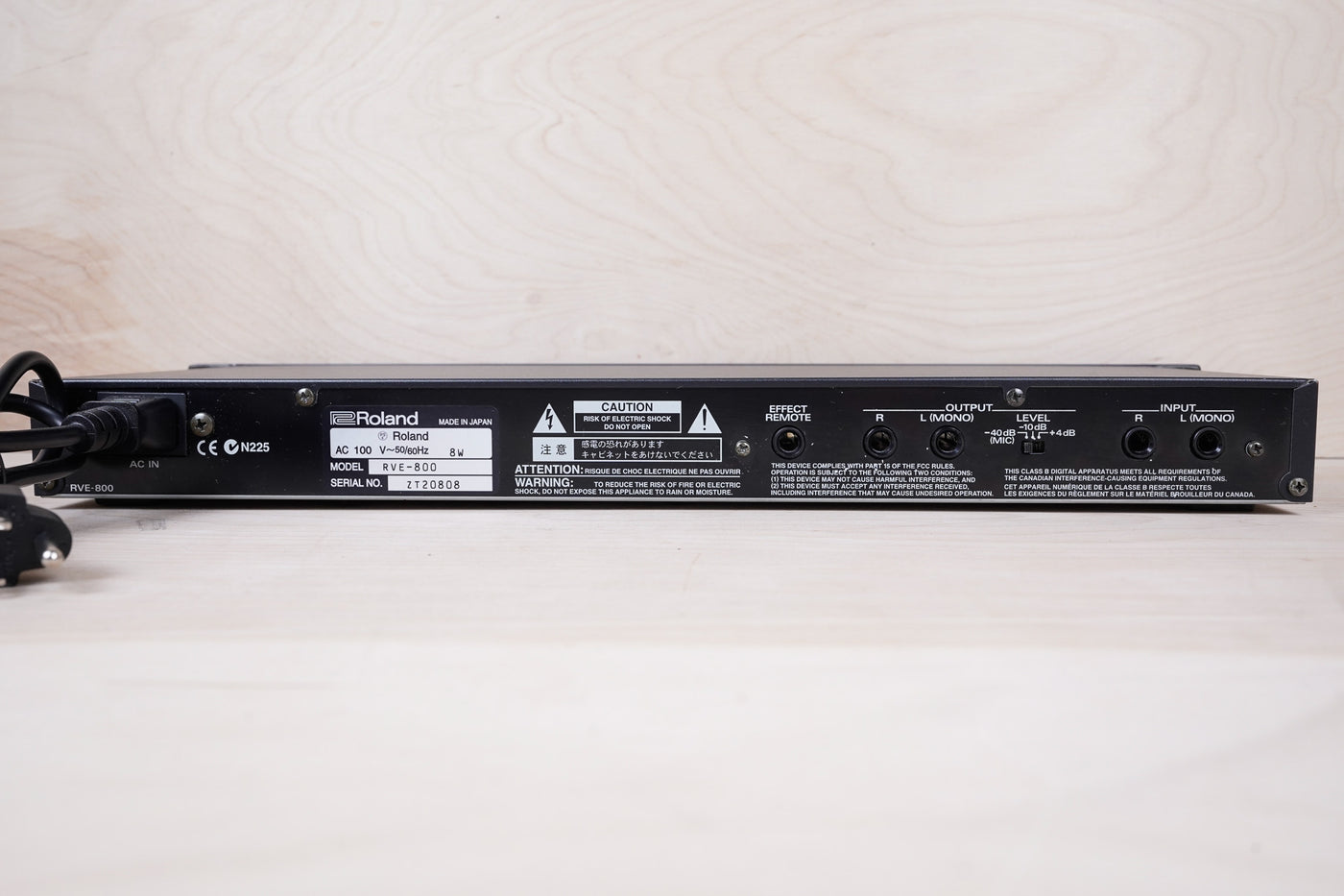 Roland RVE-800 Stereo Digital Delay 100V Rack Unit