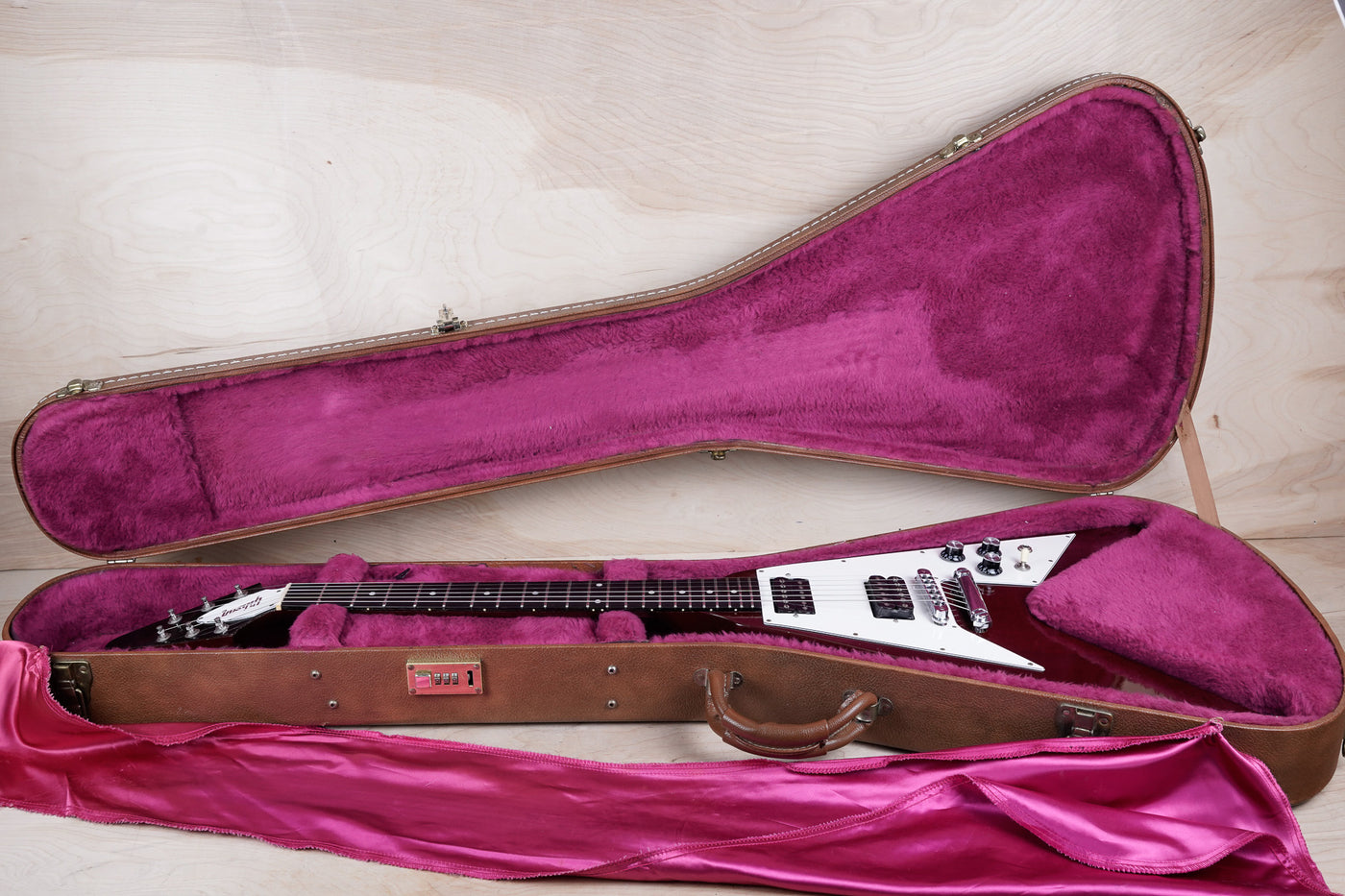 Gibson Flying V '67 1997 Cherry w/ OHSC