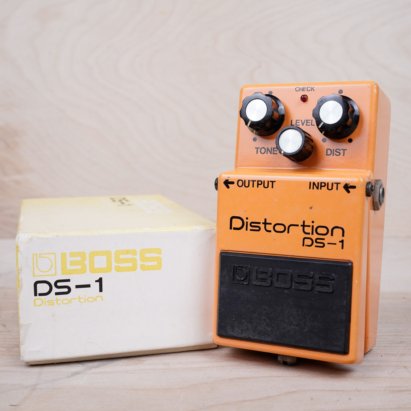 Boss DS-1 Distortion (Black Label, Silver Screw Long Dash) 1979 Orange MIJ 8400 Made in Japan in Box