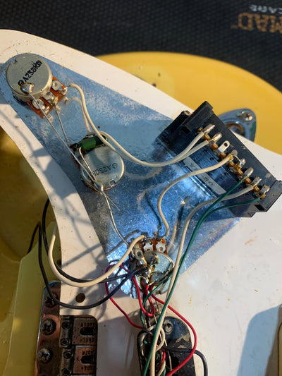 Fender Custom Edition ST57-140YM Yngwie Malmsteen Signature Stratocaster MIJ 1994 Pearl Yellow White Scalloped Japan Fujigen w/ OHSC