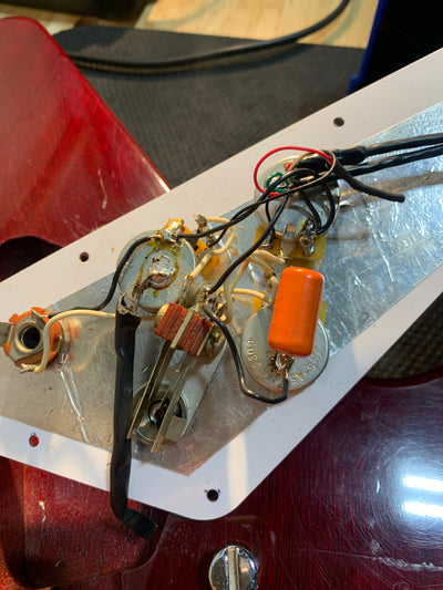 Gibson Flying V '67 1997 Cherry Seynour Duncan Pickups w/ OHSC